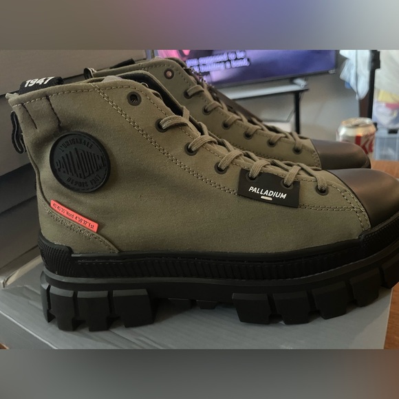 NIB Palladium Revolt Hi Tx in Olive Green Night High Top Sneaker Boots - Size 10 - Picture 3 of 10